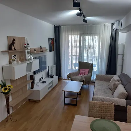 Golden Gate, Modern With Parking Apartment Skopje